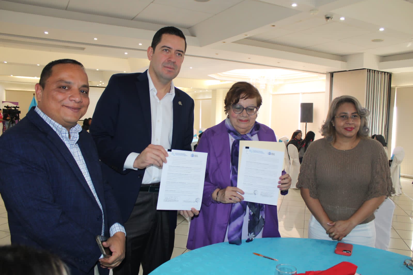 La UFTF y el Foro de Mujeres Políticas de Honduras firman convenio para ...