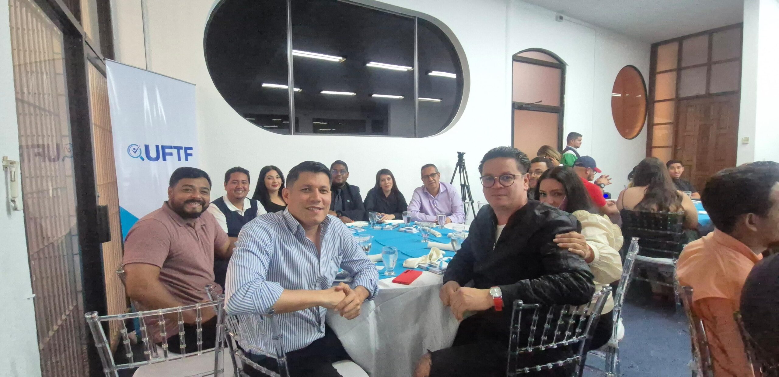 41d5a7fe-f6a9-4e83-aa8a-a16ebf05862b-scaled UFTF fortalece capacidades de periodistas con charla conversatorio sobre protección y seguridad en procesos democráticos.